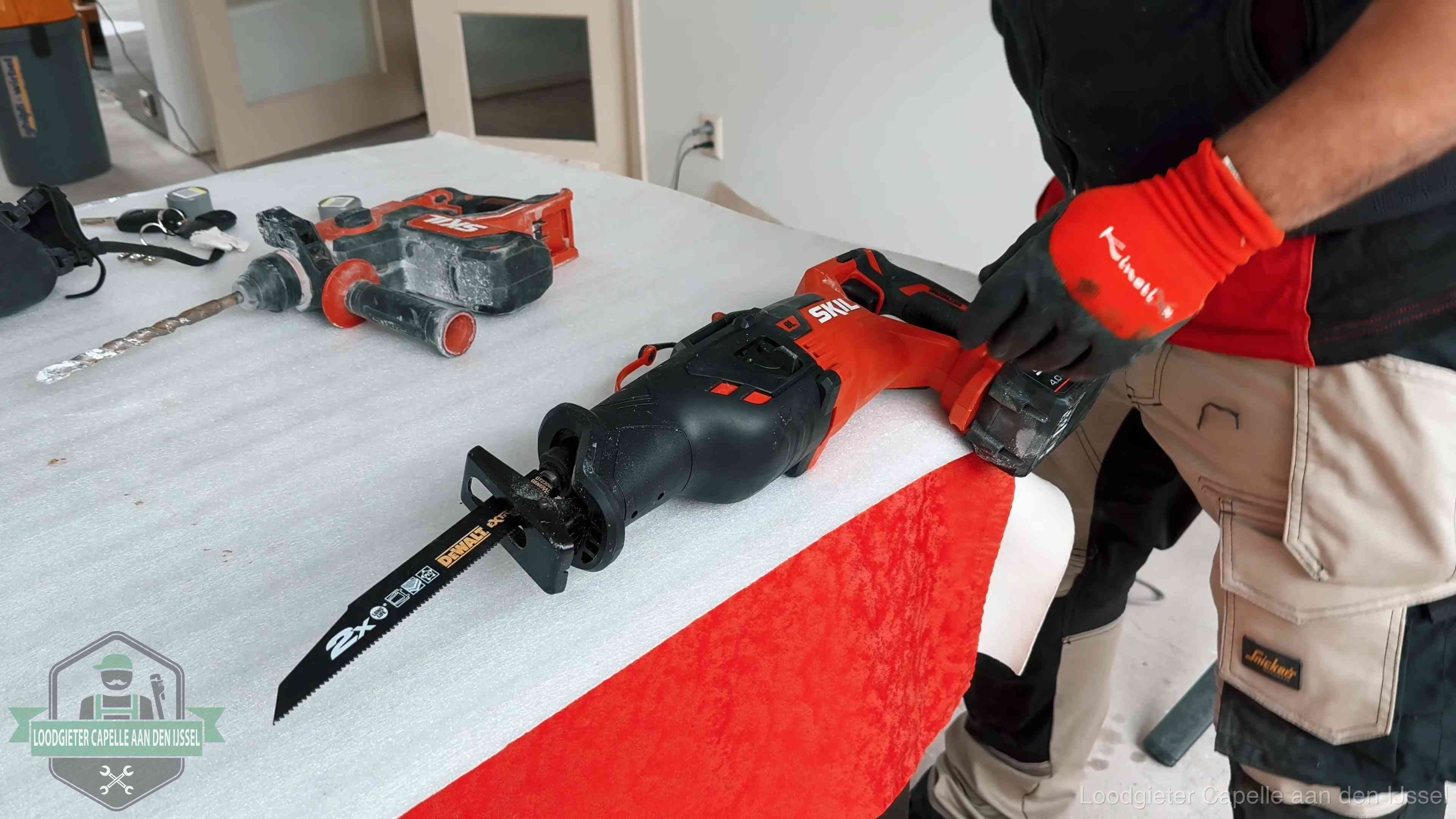 Betrouwbaar loodgietersbedrijf herkennen in Capelle aan den IJssel Professioneel gereedschap klaargelegd voor een klus in Capelle aan den IJssel